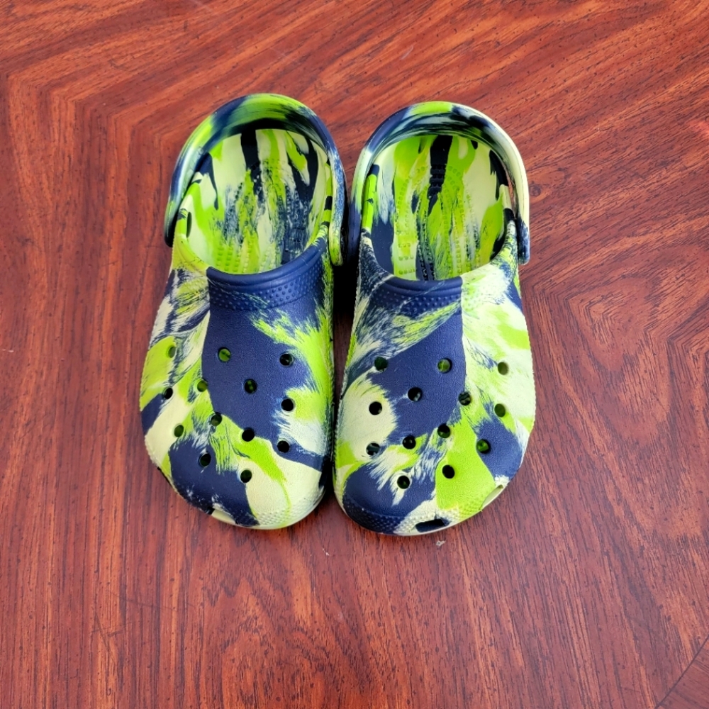 Kids crocs j2